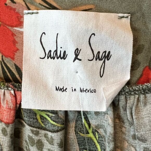 NWT SADIE & SAGE Tropical Print Short Sleeve Top - Picture 11 of 11